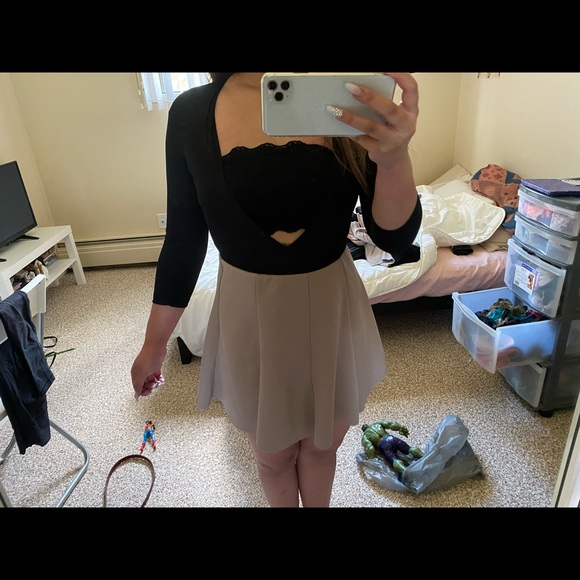 One piece, V slit - Picture 2 of 2